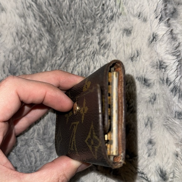 Men’s Or Women’s Preloved Louis Vuitton Key Holder! Missing 2 key holders. 6/10 - Picture 6 of 10
